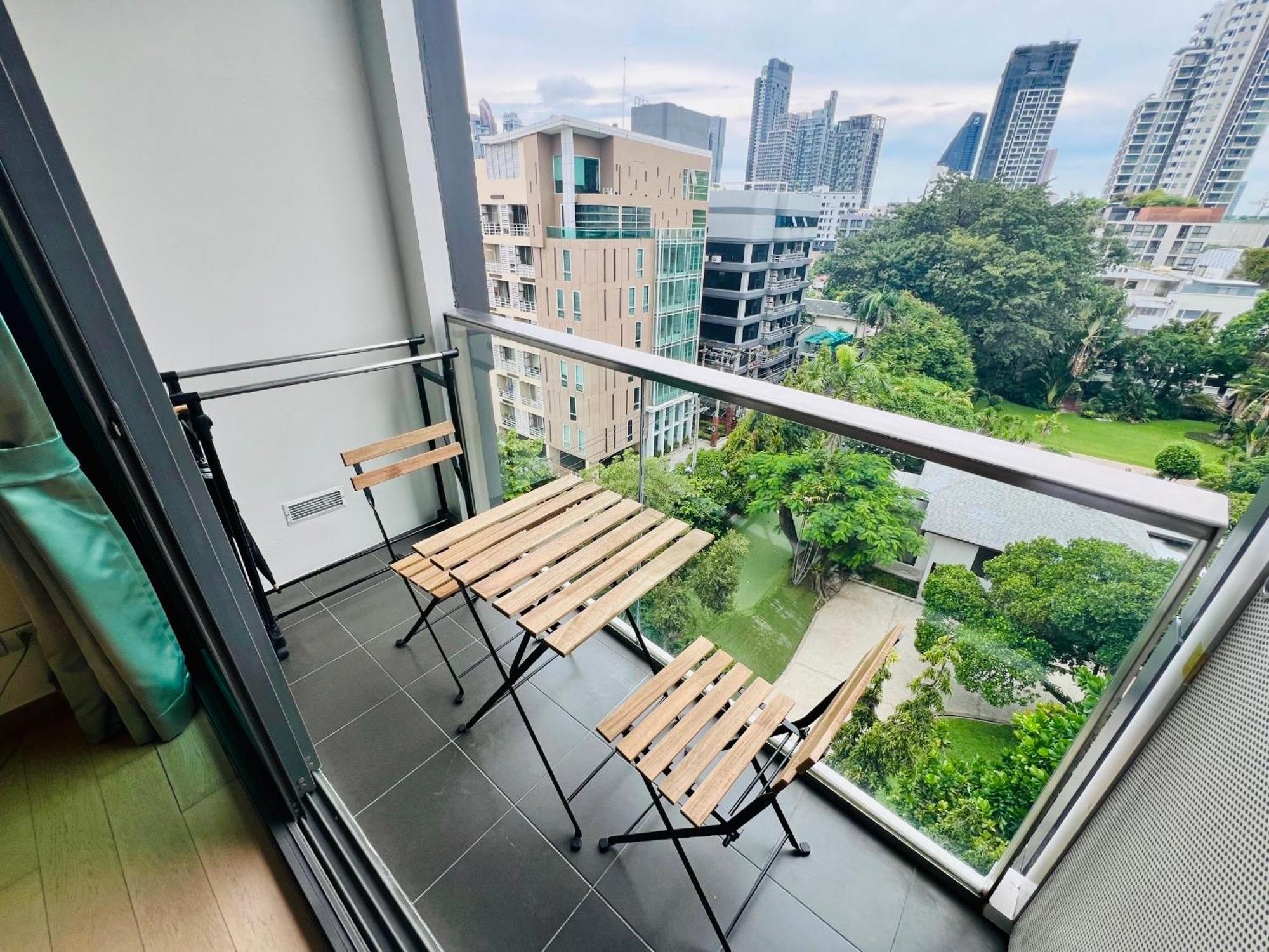 Cozy Garden-view 1bed 1bath 700m Bts Thonglor, 500m Samitivej Hospital, Fast 500mbps Wifi Apartment *